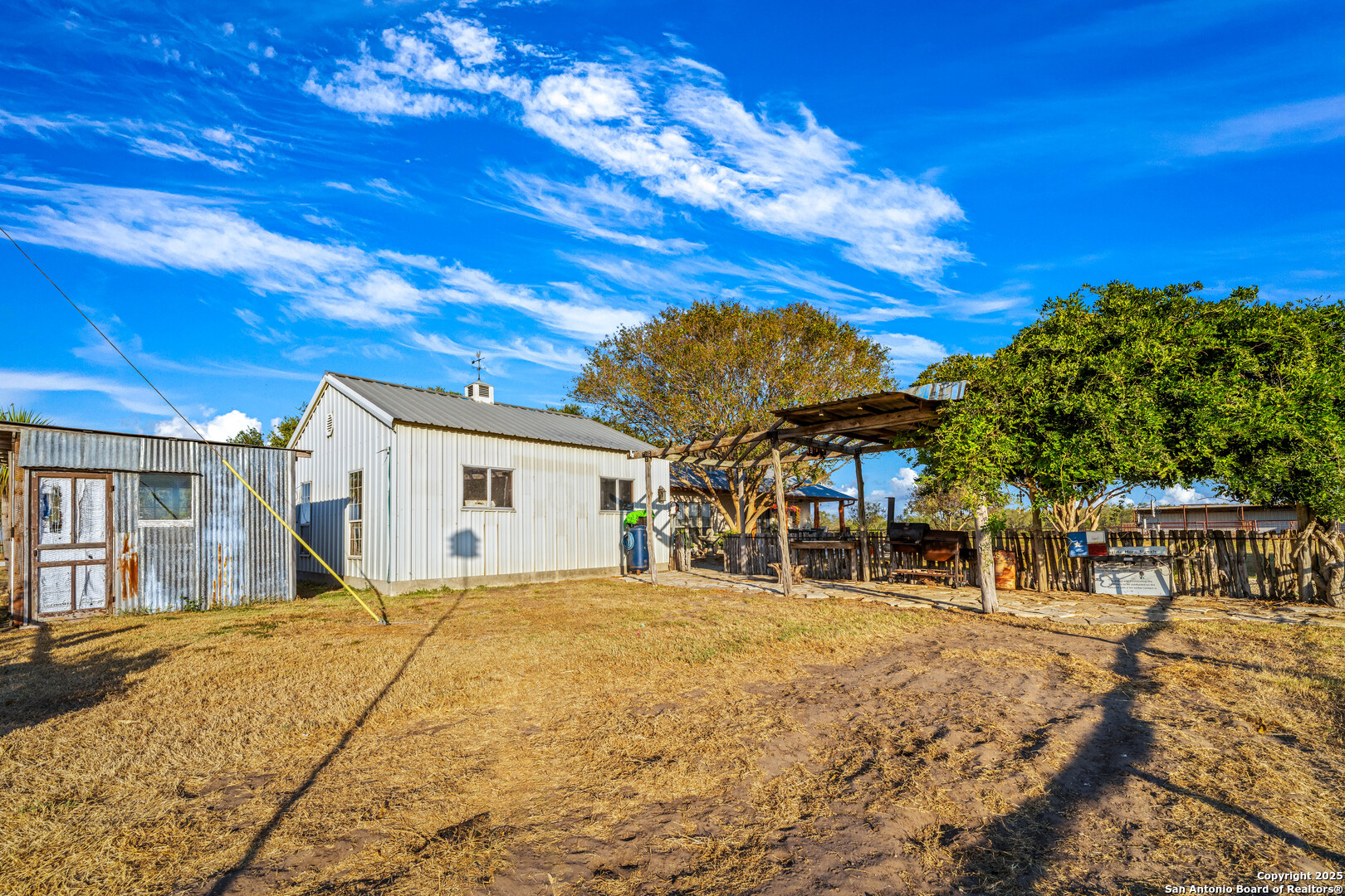 809 County Road 213 Mccoy TX 78113