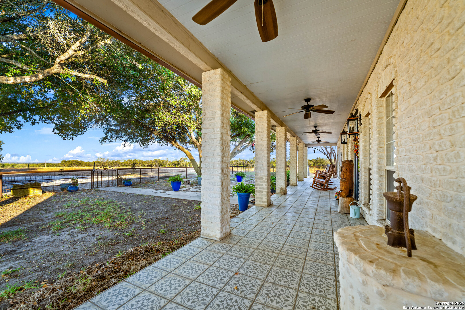 809 County Road 213 Mccoy TX 78113