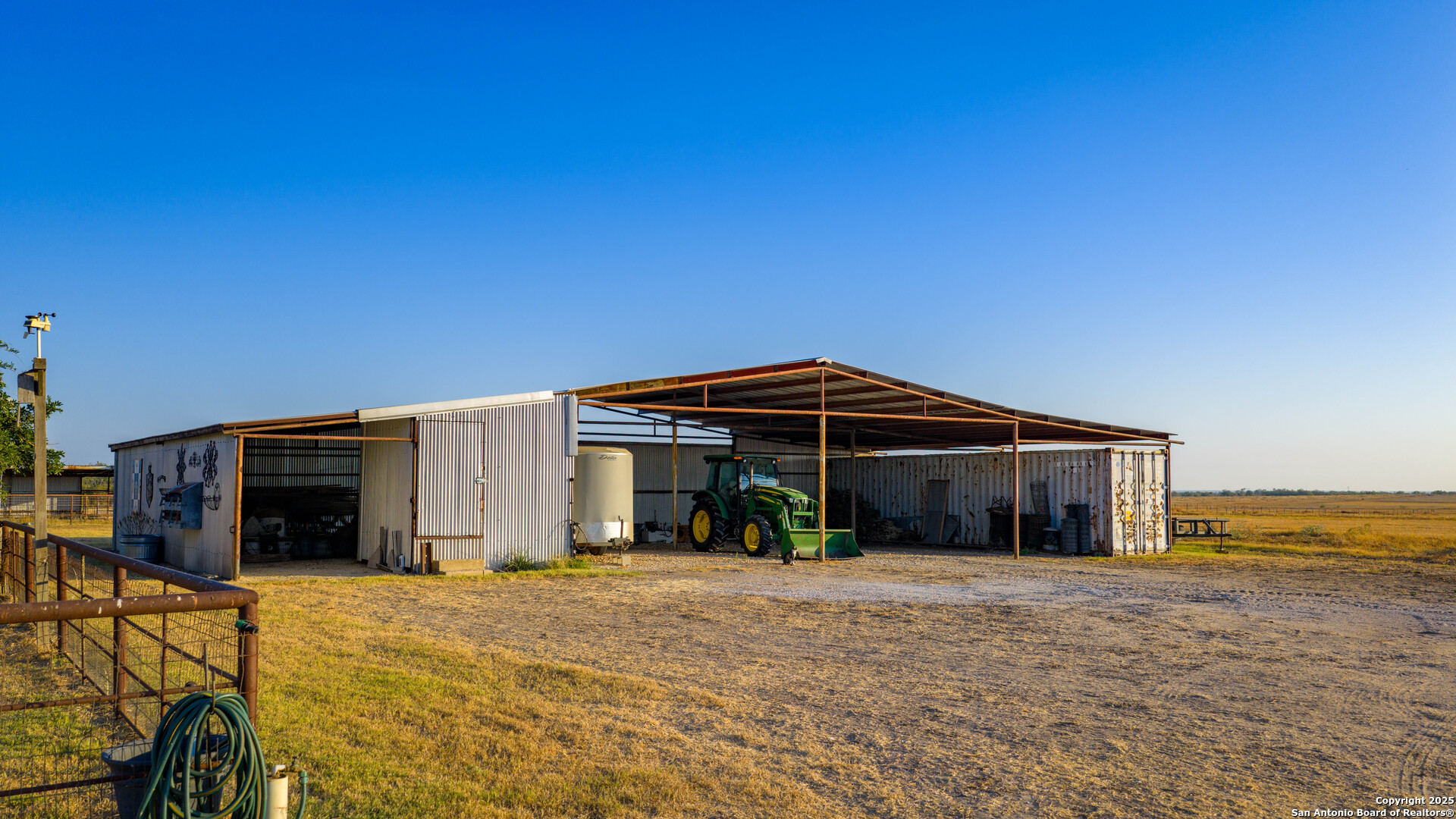 809 County Road 213 Mccoy TX 78113