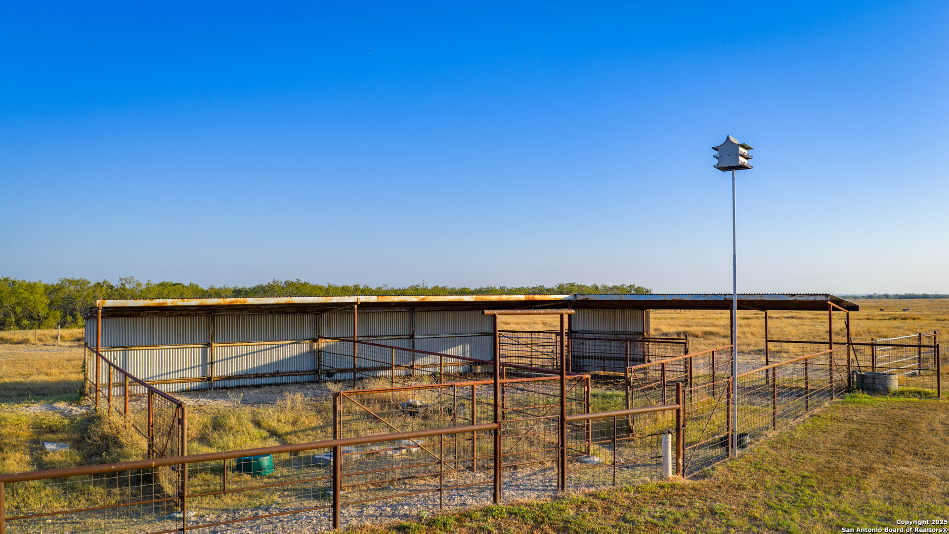 809 County Road 213 Mccoy TX 78113