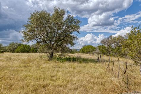 2554 Cr 380 Barksdale TX 78828
