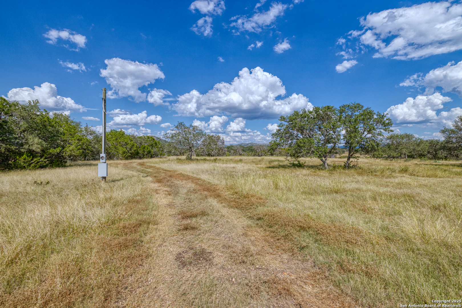 2554 Cr 380 Barksdale TX 78828