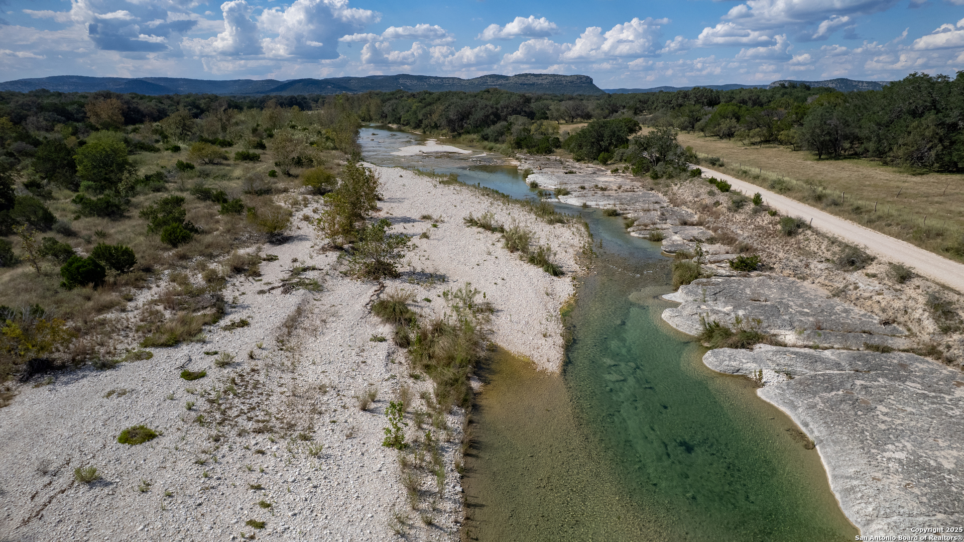 2554 Cr 380 Barksdale TX 78828