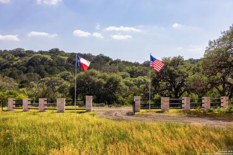 14910 Bullhead Road Rocksprings TX 78880