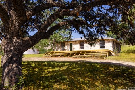 14910 Bullhead Road Rocksprings TX 78880
