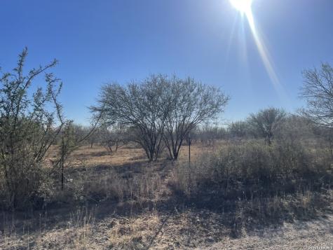 1432 Cr 326 & Cr 327 Jourdanton TX 78026