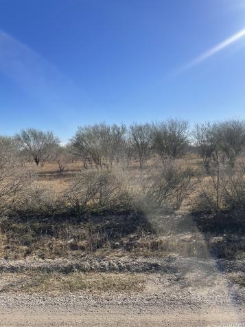 1432 Cr 326 & Cr 327 Jourdanton TX 78026