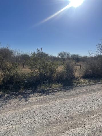 1432 Cr 326 & Cr 327 Jourdanton TX 78026