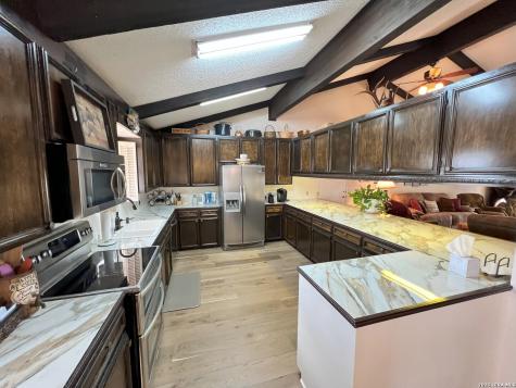 1543 Cr 215 Burnet TX 78605