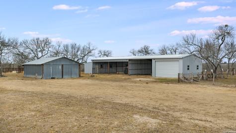 228 County Road 454 Stockdale TX 78160