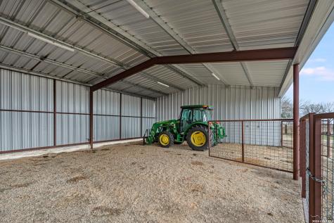 228 County Road 454 Stockdale TX 78160