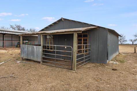 228 County Road 454 Stockdale TX 78160