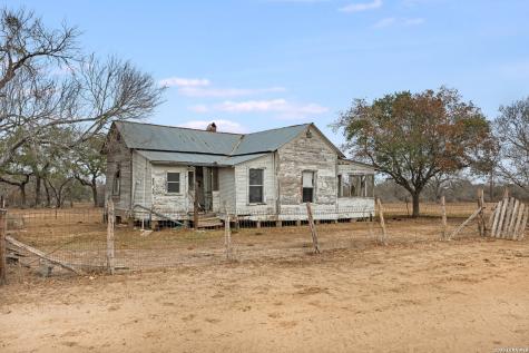 228 County Road 454 Stockdale TX 78160