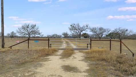 228 County Road 454 Stockdale TX 78160
