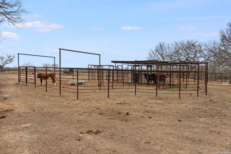228 County Road 454 Stockdale TX 78160