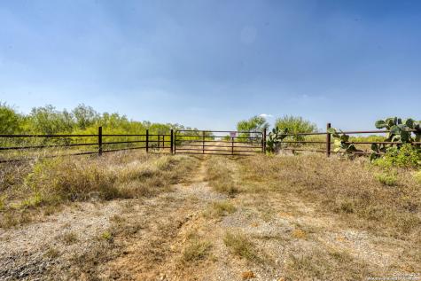 3530 E Cr 331 Jourdanton TX 78026