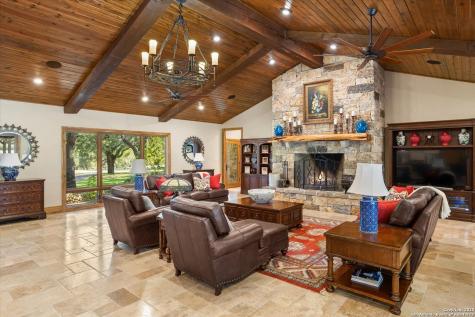 211 Bear Creek Kerrville TX 78028
