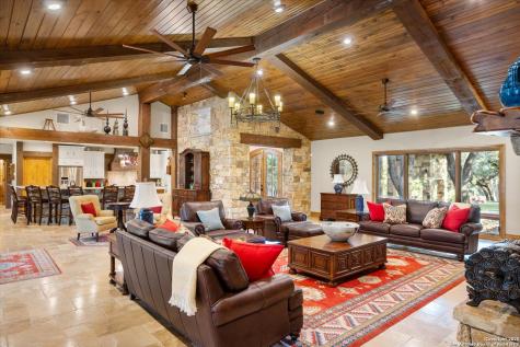 211 Bear Creek Kerrville TX 78028