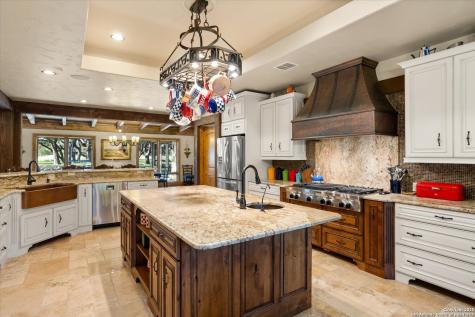 211 Bear Creek Kerrville TX 78028
