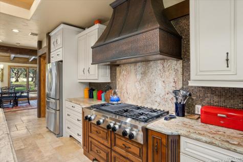 211 Bear Creek Kerrville TX 78028