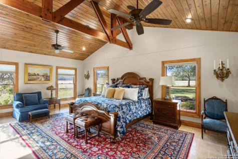 211 Bear Creek Kerrville TX 78028