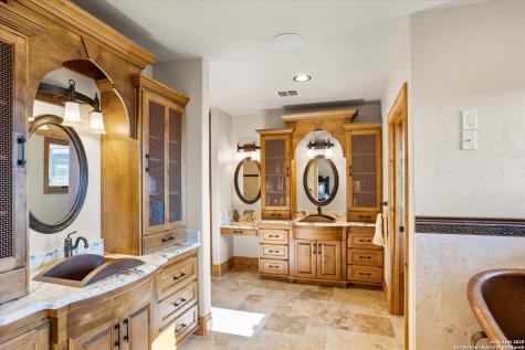 211 Bear Creek Kerrville TX 78028