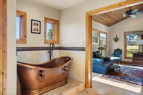 211 Bear Creek Kerrville TX 78028