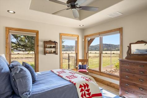 211 Bear Creek Kerrville TX 78028