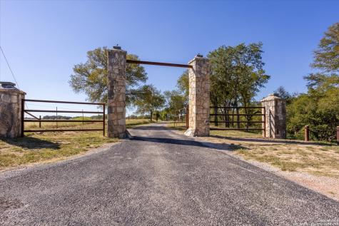 211 Bear Creek Kerrville TX 78028