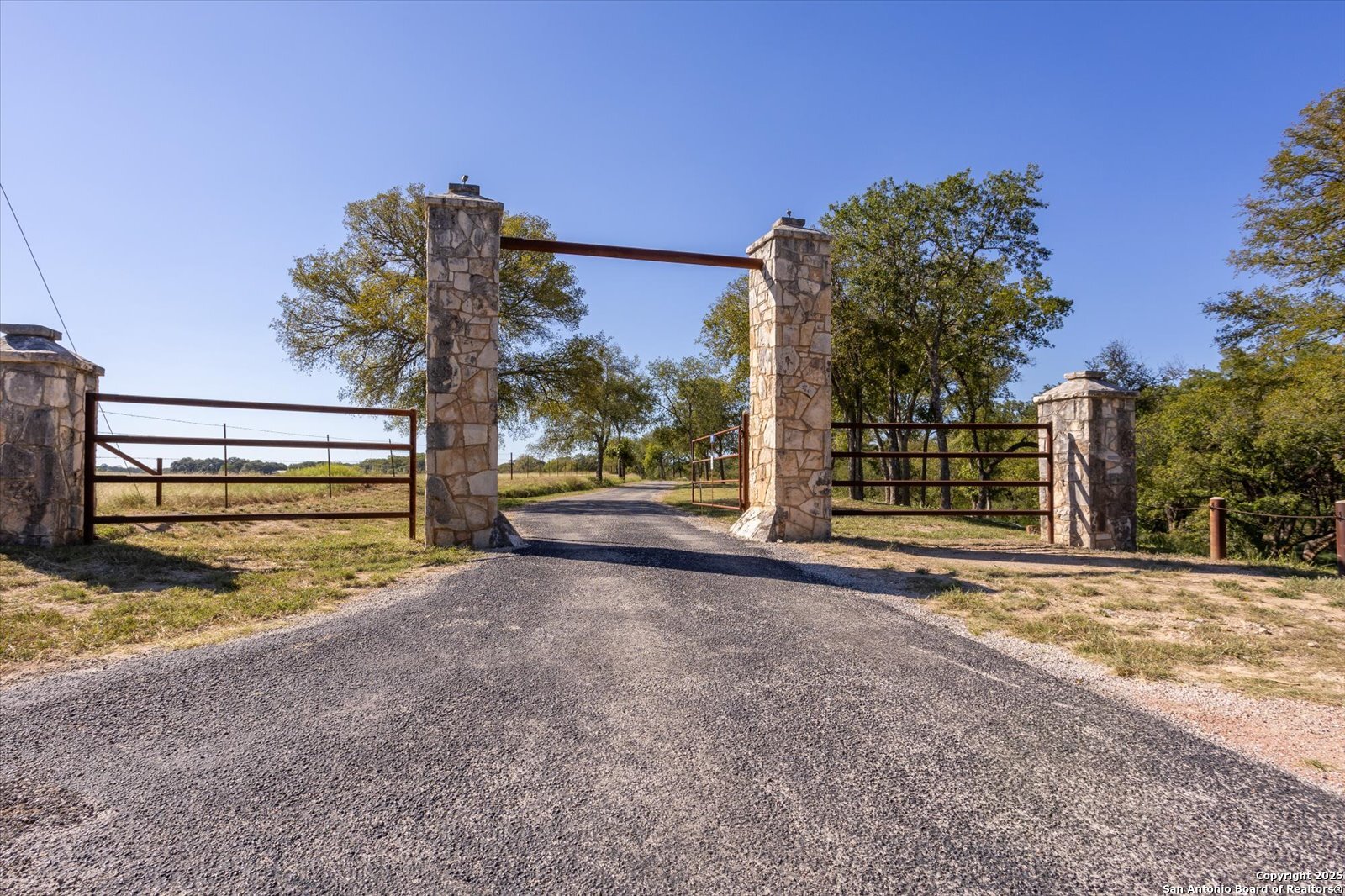 211 Bear Creek Kerrville TX 78028