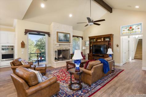 211 Bear Creek Kerrville TX 78028