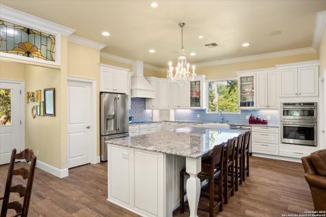211 Bear Creek Kerrville TX 78028