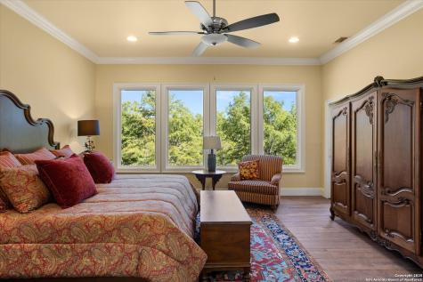 211 Bear Creek Kerrville TX 78028