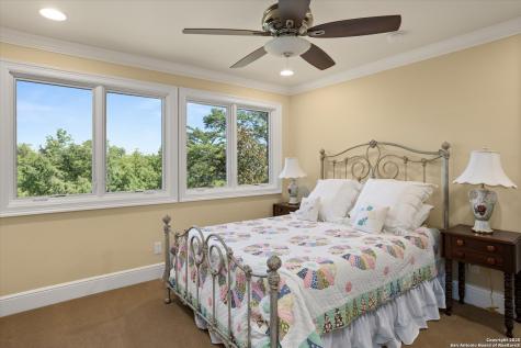 211 Bear Creek Kerrville TX 78028