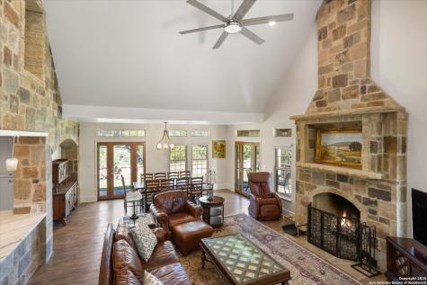 211 Bear Creek Kerrville TX 78028