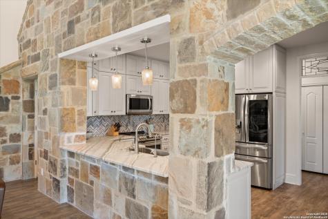 211 Bear Creek Kerrville TX 78028
