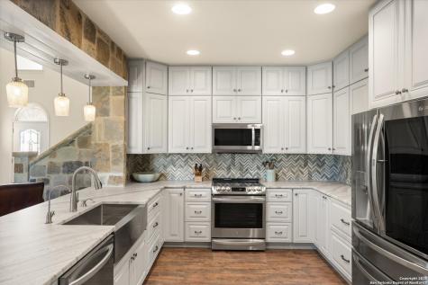 211 Bear Creek Kerrville TX 78028