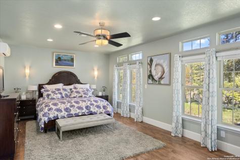 211 Bear Creek Kerrville TX 78028
