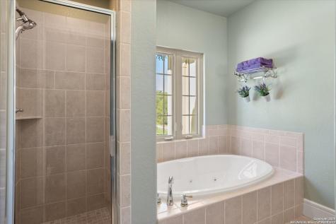 211 Bear Creek Kerrville TX 78028