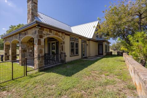 211 Bear Creek Kerrville TX 78028
