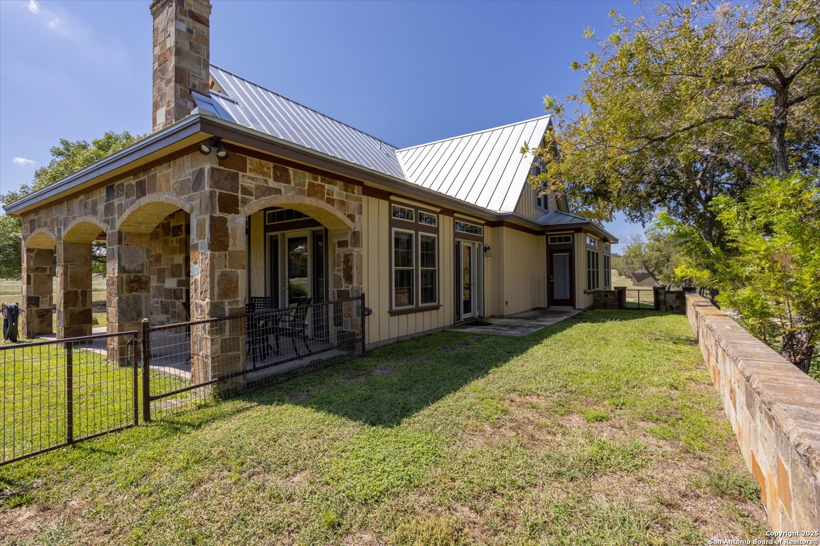 211 Bear Creek Kerrville TX 78028