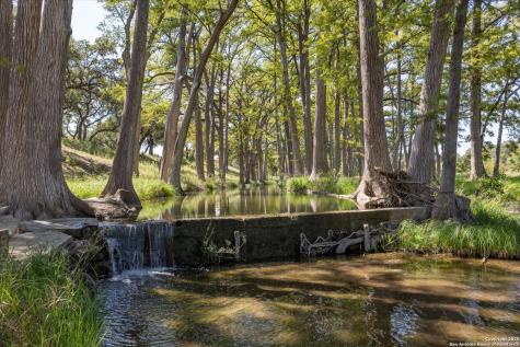 211 Bear Creek Kerrville TX 78028
