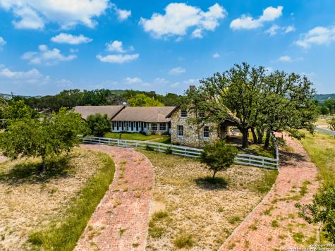 1275 Cypress Creek Kerrville TX 78003