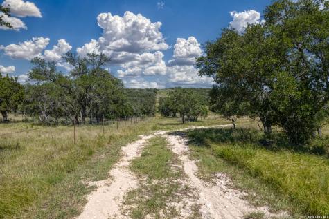 932 Wofford Road London TX 76854