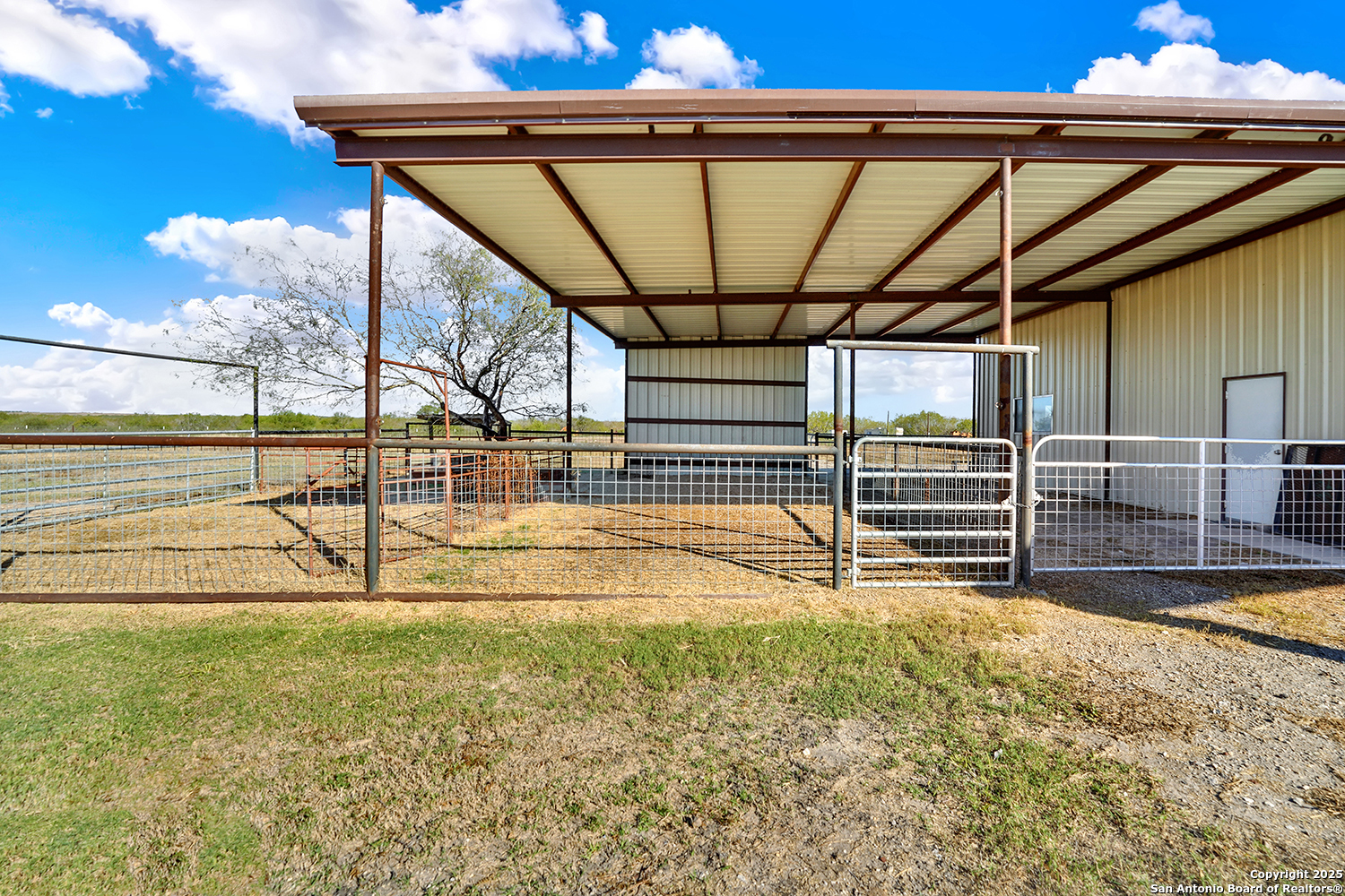 3498 County Road 215 Falls City TX 78113