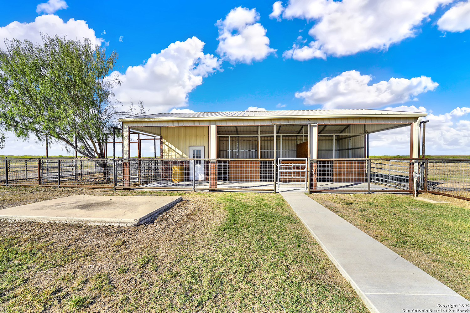 3498 County Road 215 Falls City TX 78113