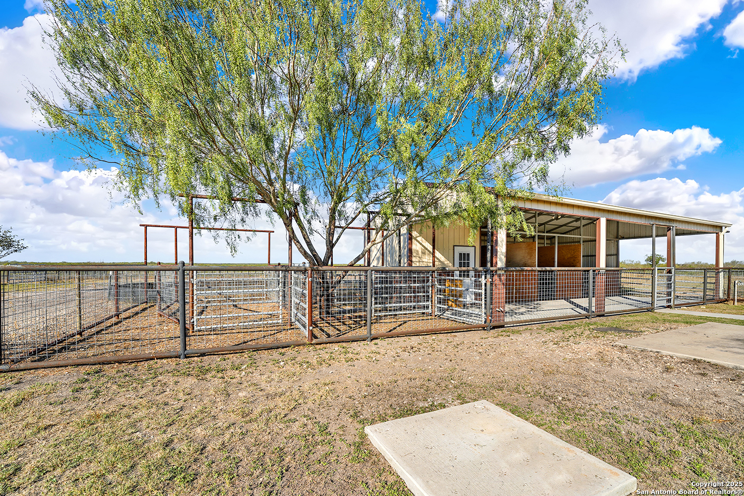 3498 County Road 215 Falls City TX 78113