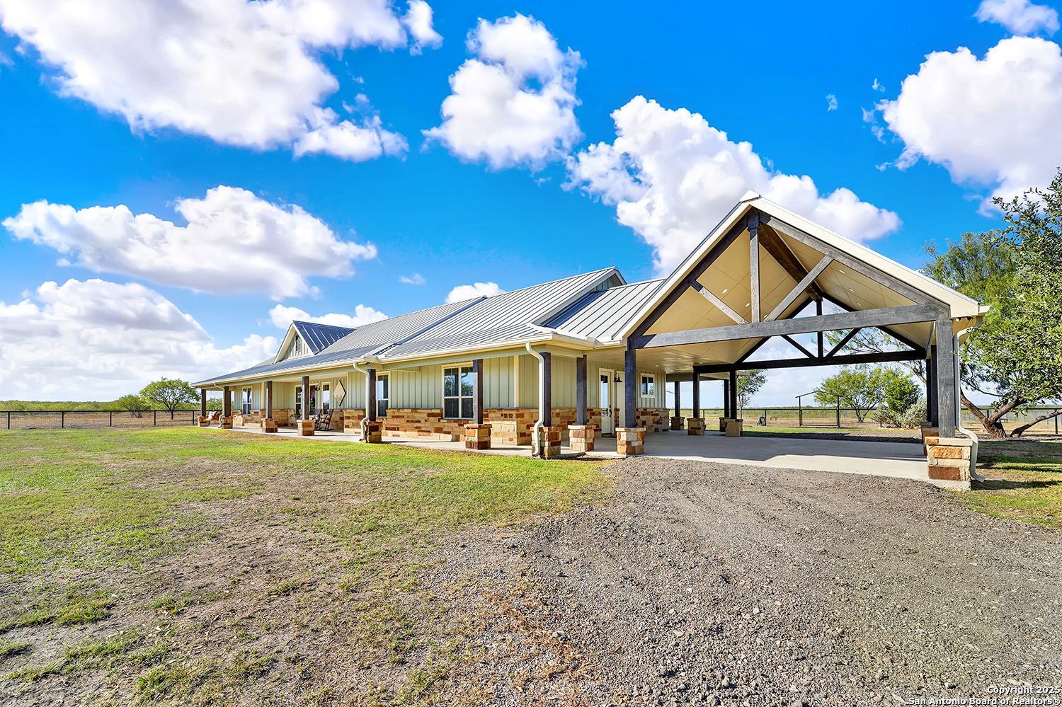 3498 County Road 215 Falls City TX 78113