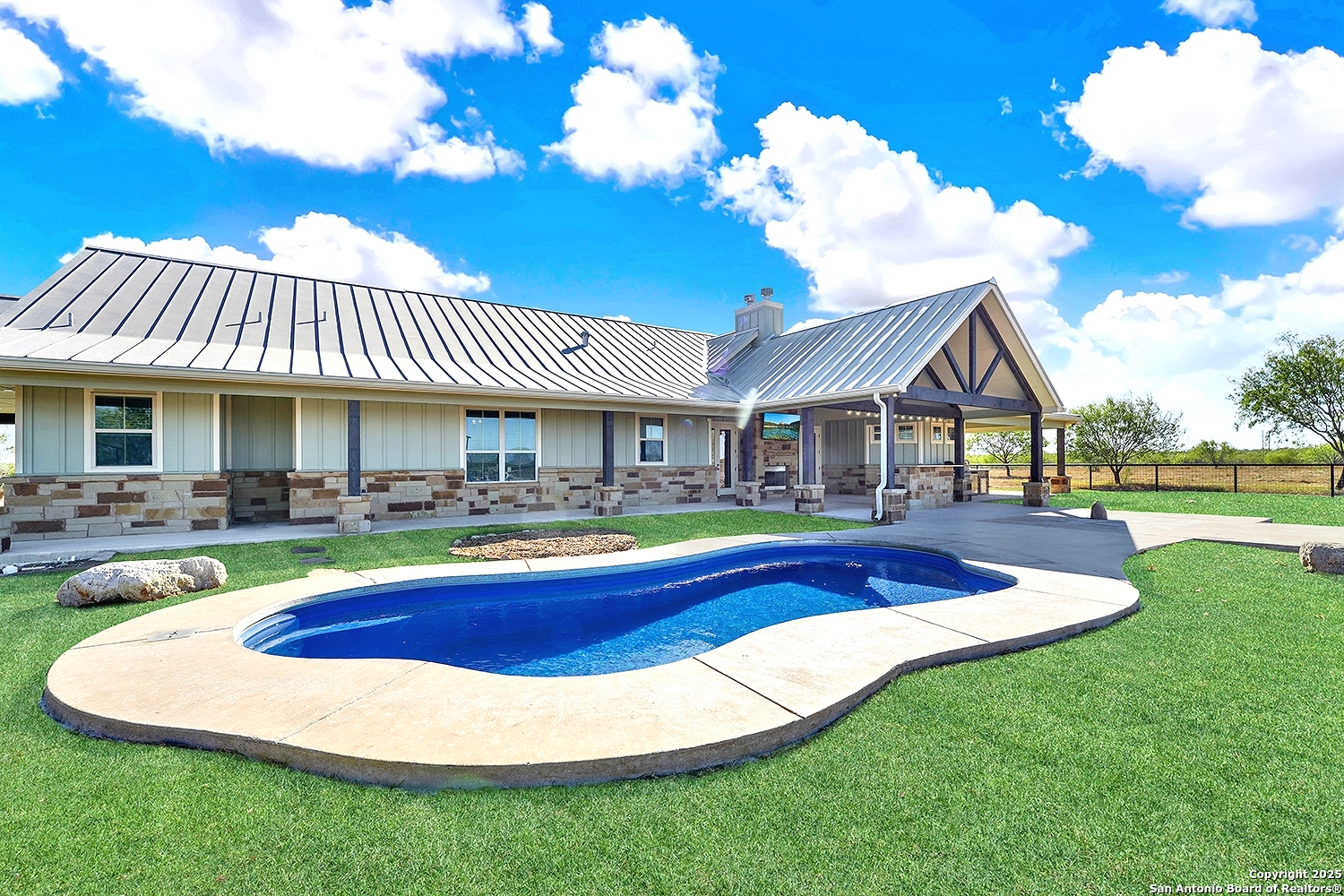 3498 County Road 215 Falls City TX 78113