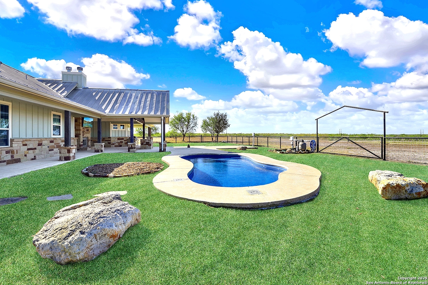 3498 County Road 215 Falls City TX 78113
